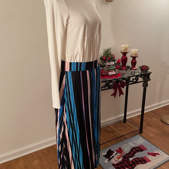 Boutique pleated skirt - Picture 4 of 4
